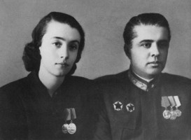Неджмие Джуглини (Ходжа) и Энвер Ходжа.