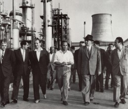 Энвер Ходжа на промышленных объетах в Албании. Июнь 1968 год.