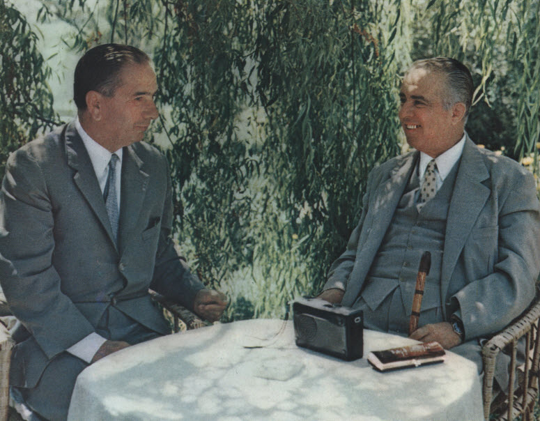 Энвер Ходжа с товарищем Хюсни Капо (август 1975 года).